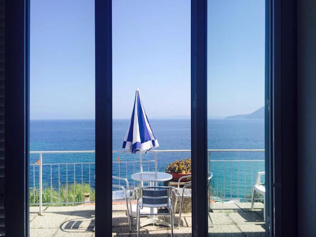 Appartamenti La Terrazza Sulle Ghiaie - Goelba Портоферрайо Экстерьер фото