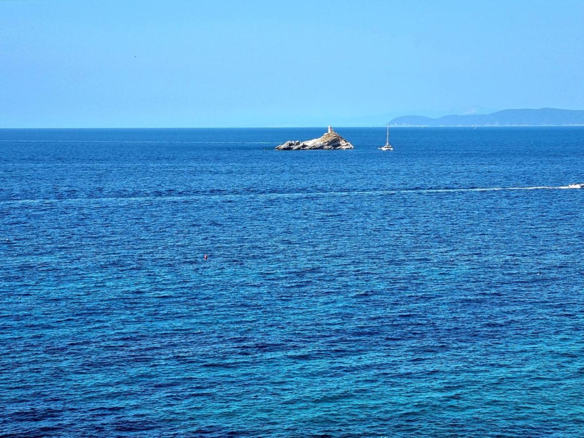 Appartamenti La Terrazza Sulle Ghiaie - Goelba Портоферрайо Экстерьер фото