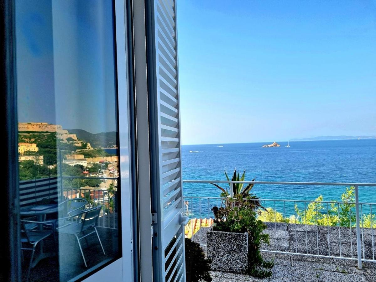 Appartamenti La Terrazza Sulle Ghiaie - Goelba Портоферрайо Экстерьер фото