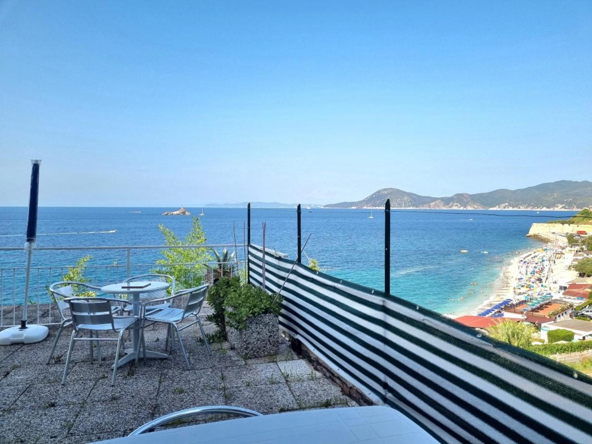 Appartamenti La Terrazza Sulle Ghiaie - Goelba Портоферрайо Экстерьер фото