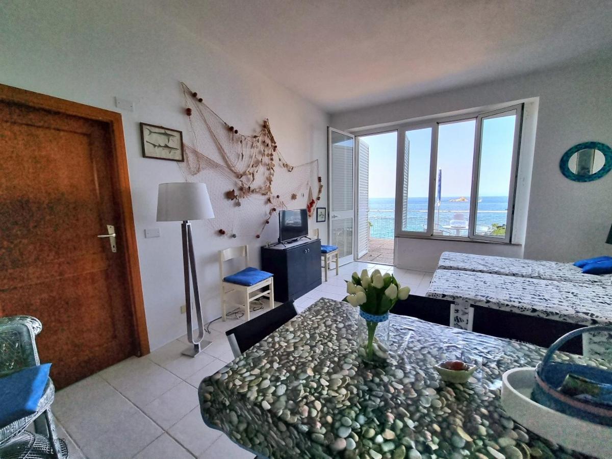 Appartamenti La Terrazza Sulle Ghiaie - Goelba Портоферрайо Номер фото